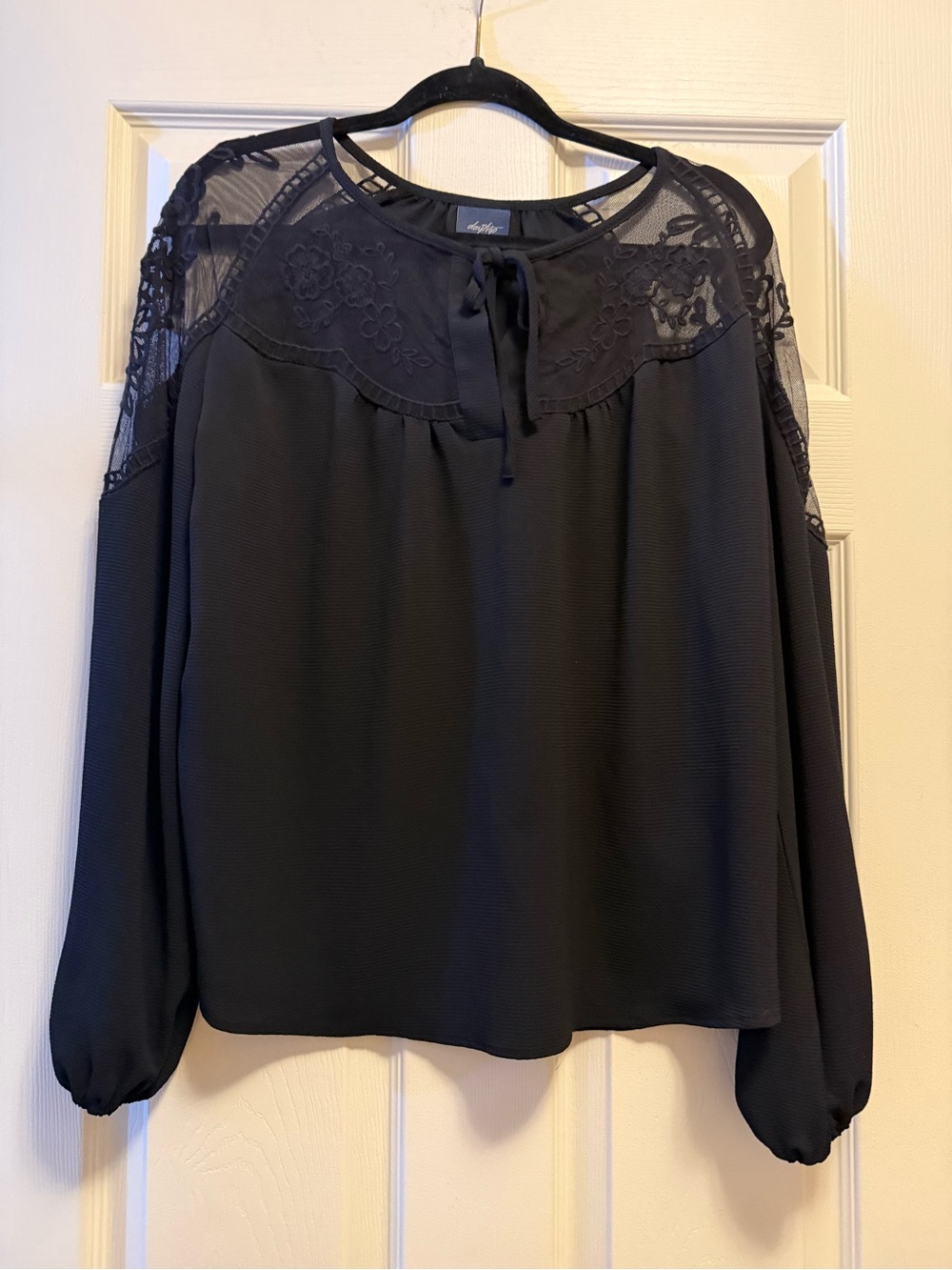 Daytrip Black Lace Yoke Tie-Neck Blouse. Women’s Over sized XS